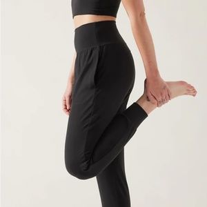 - Athleta Salutation Jogger in Black Powervita M